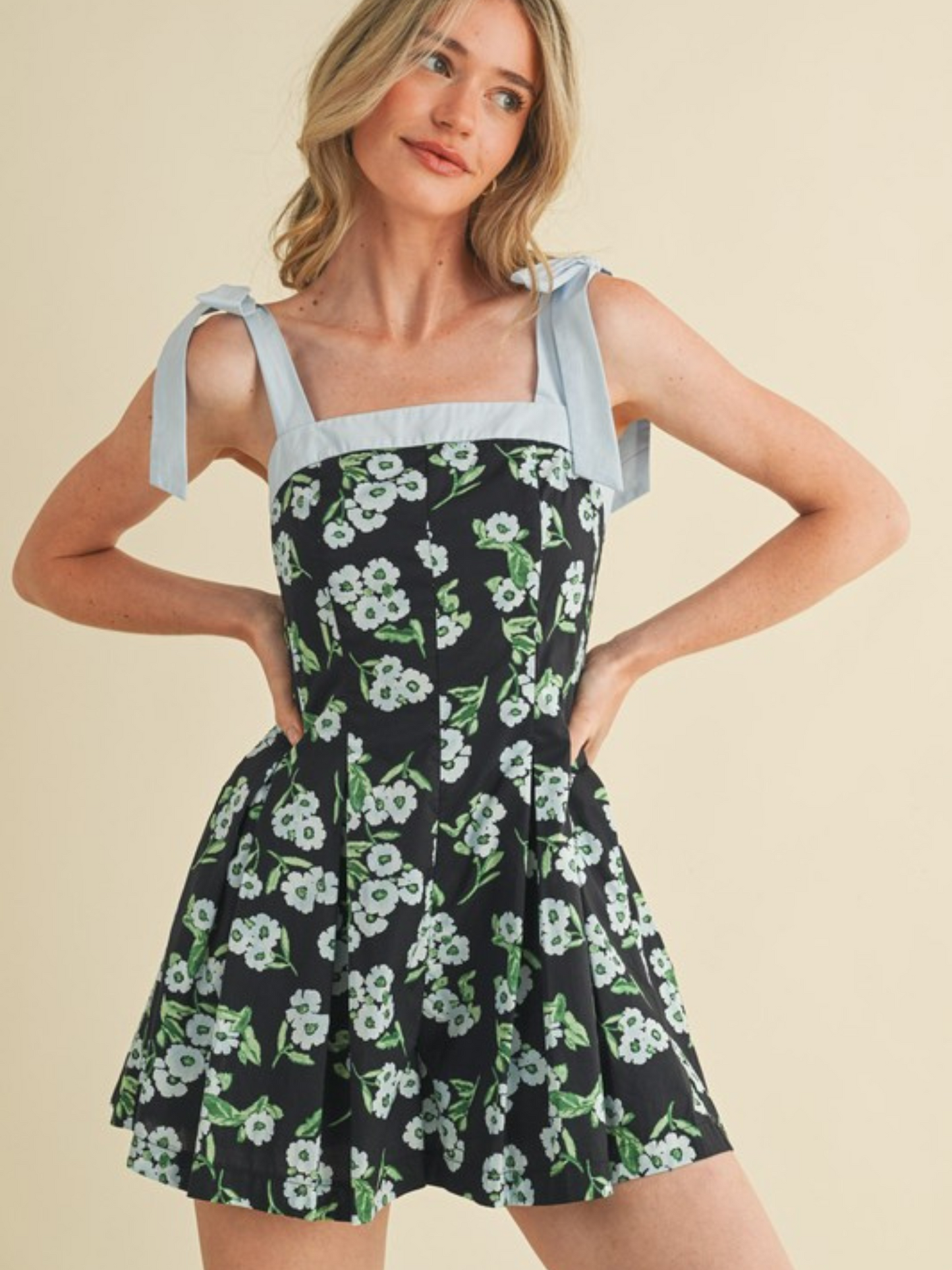 AMANDA FLOWER PLEATED ROMPER